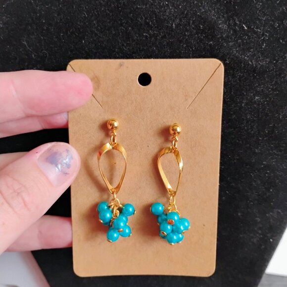 Avon Beaded Cluster Dangle earrings - Picture 1 of 4